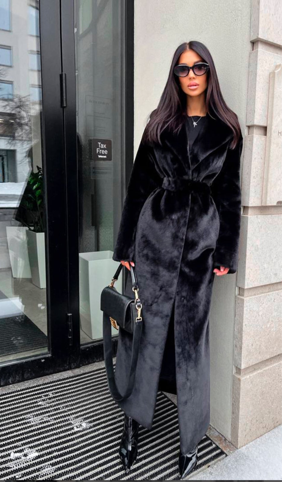 manteau en faux fourrure avec doublure satinée pour un confort élégant