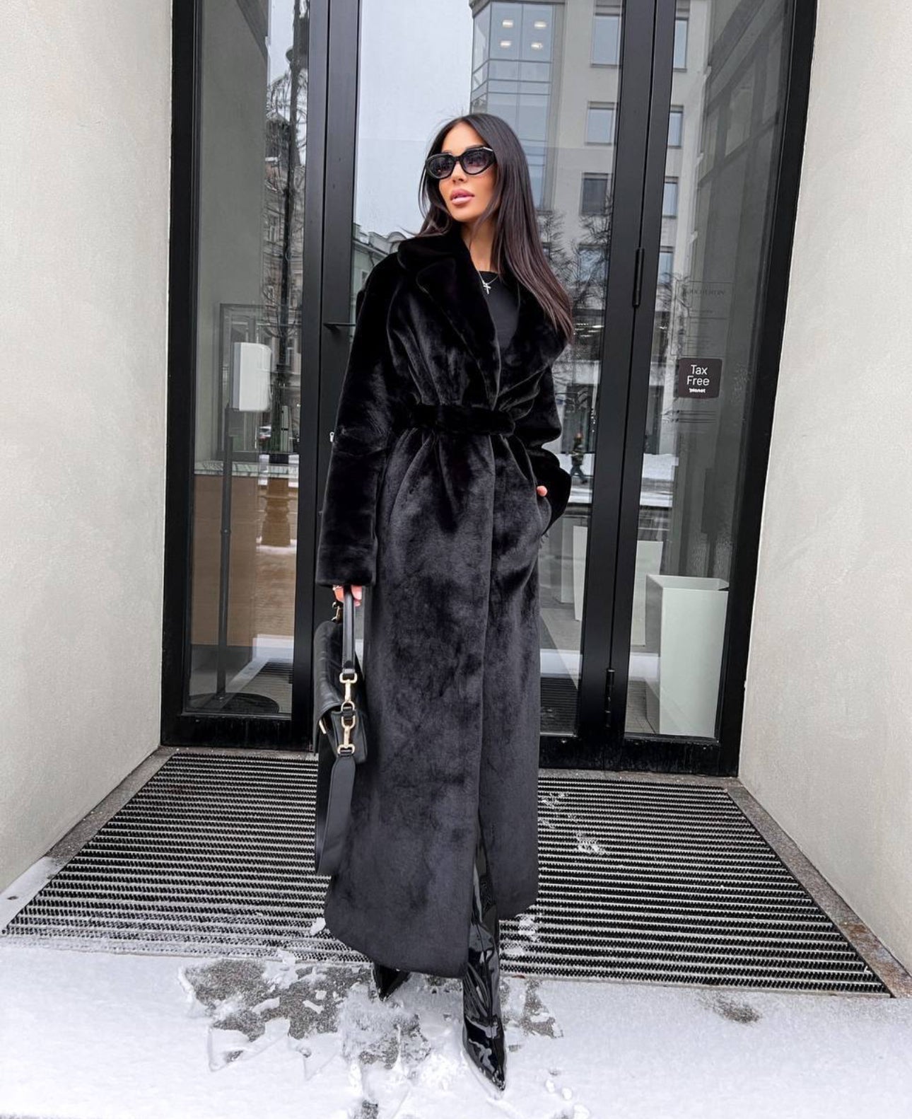 manteau en faux fourrure avec doublure satinée pour un confort élégant