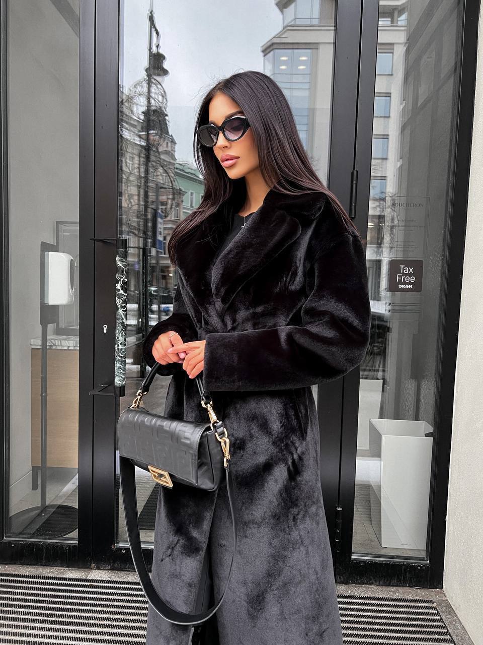 manteau en faux fourrure avec doublure satinée pour un confort élégant