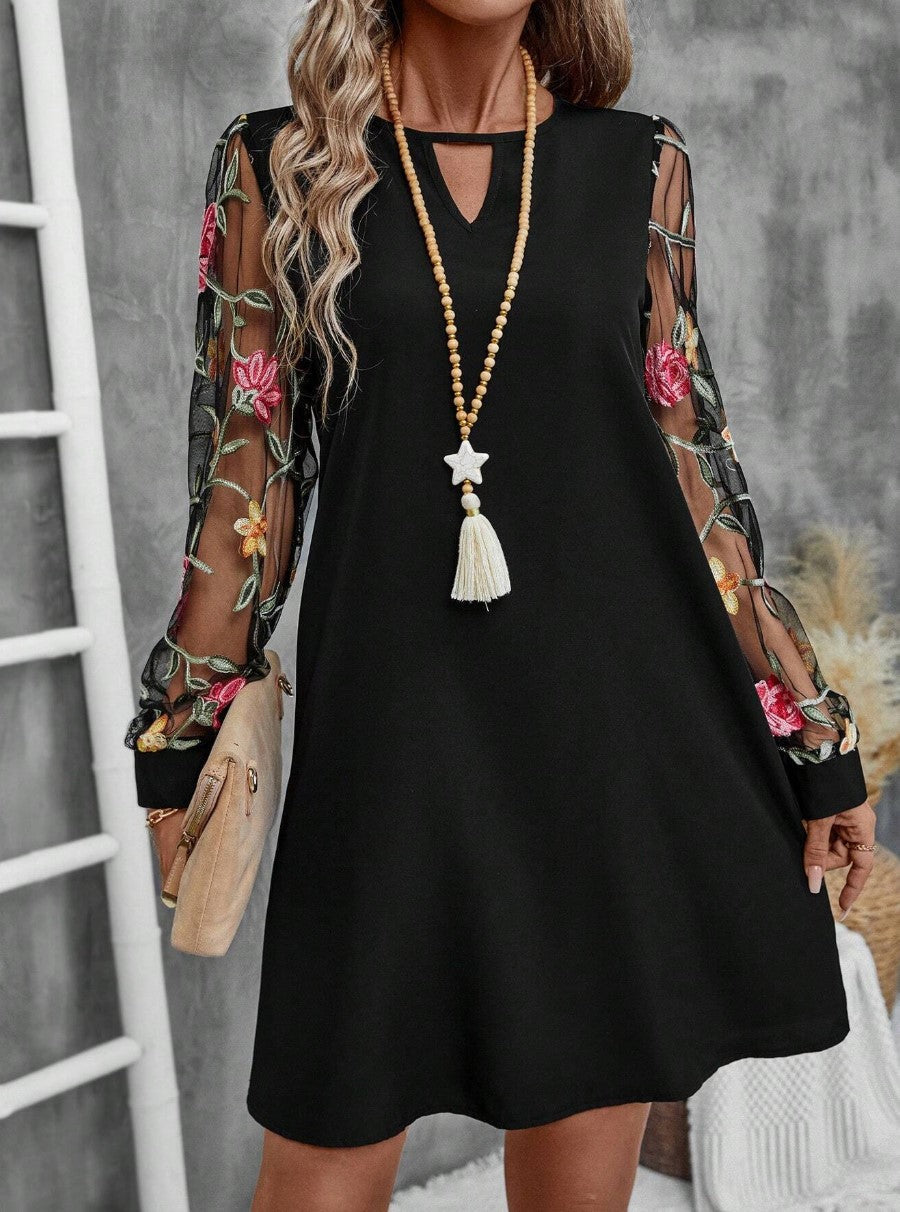 robe élégante en tissu respirant avec décolleté en V pour un confort optimal