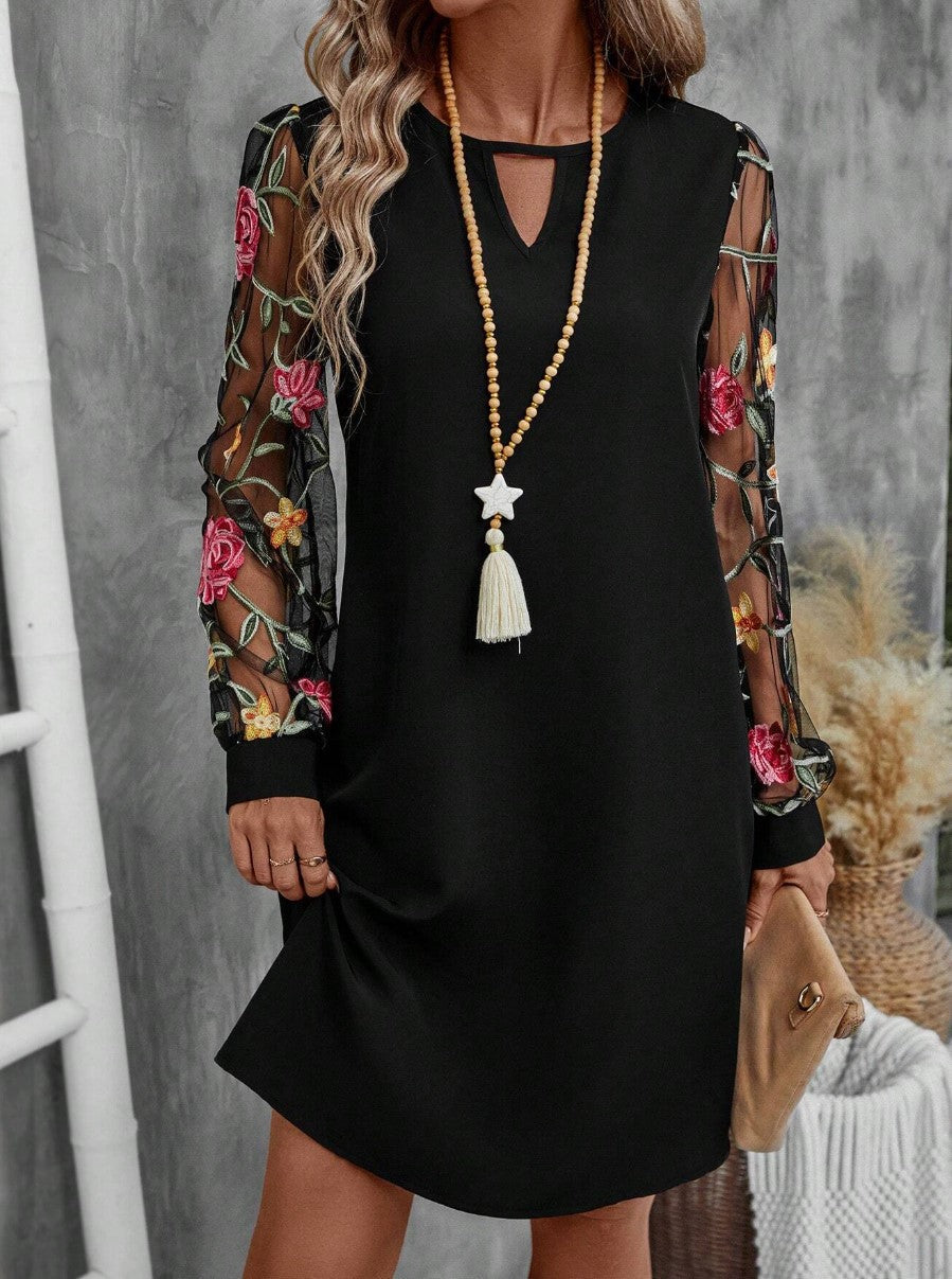 robe élégante en tissu respirant avec décolleté en V pour un confort optimal