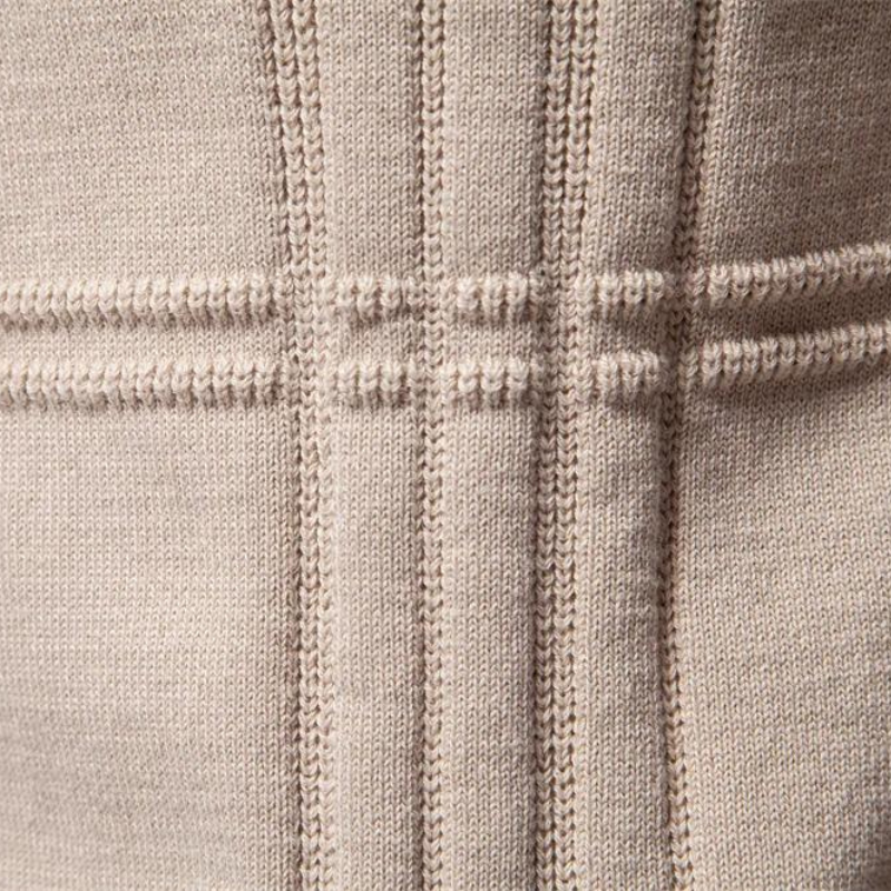 pull élégant en laine à motif à carreaux pour un confort automnal