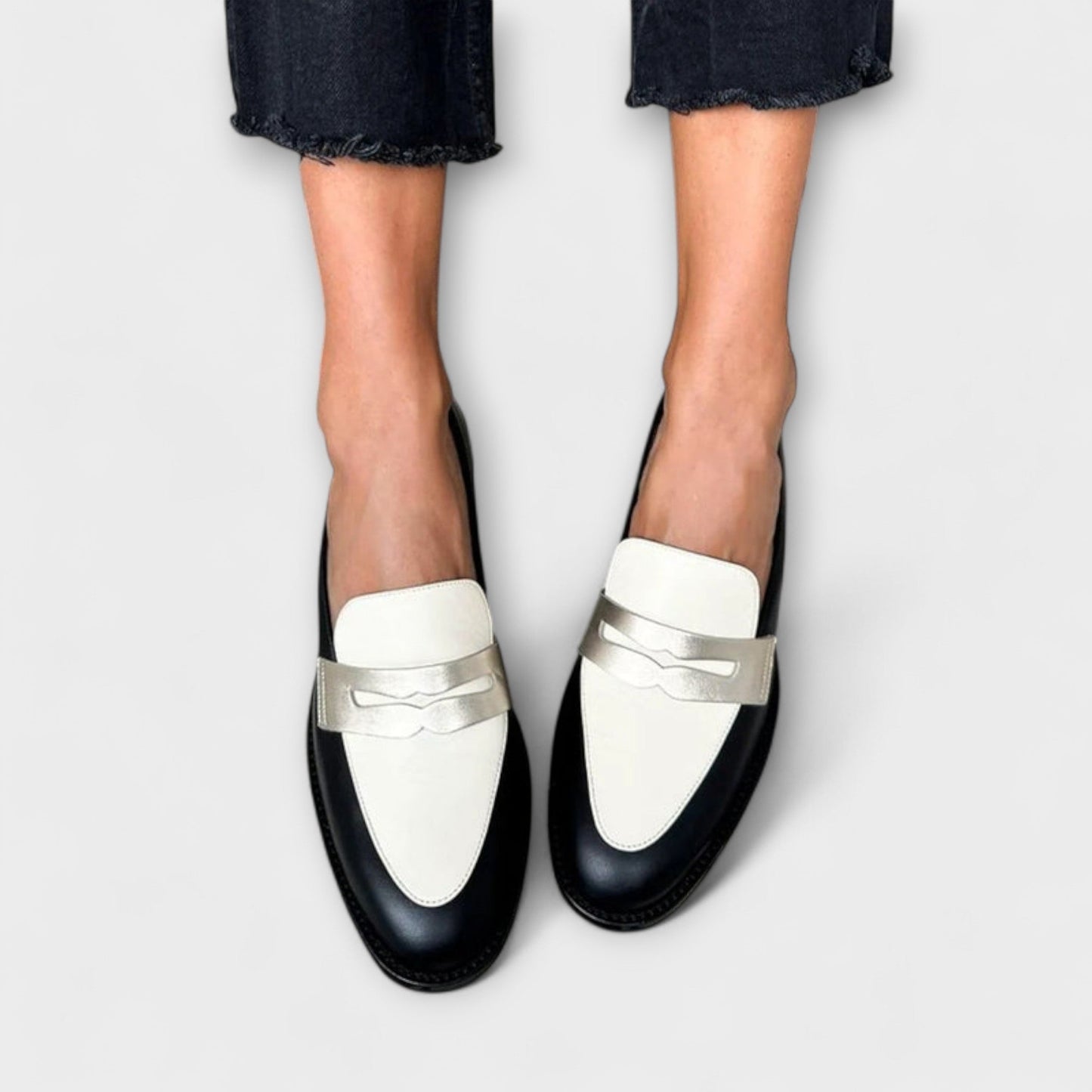 mocassins noirs en cuir avec brillance métallique pour un confort élégant