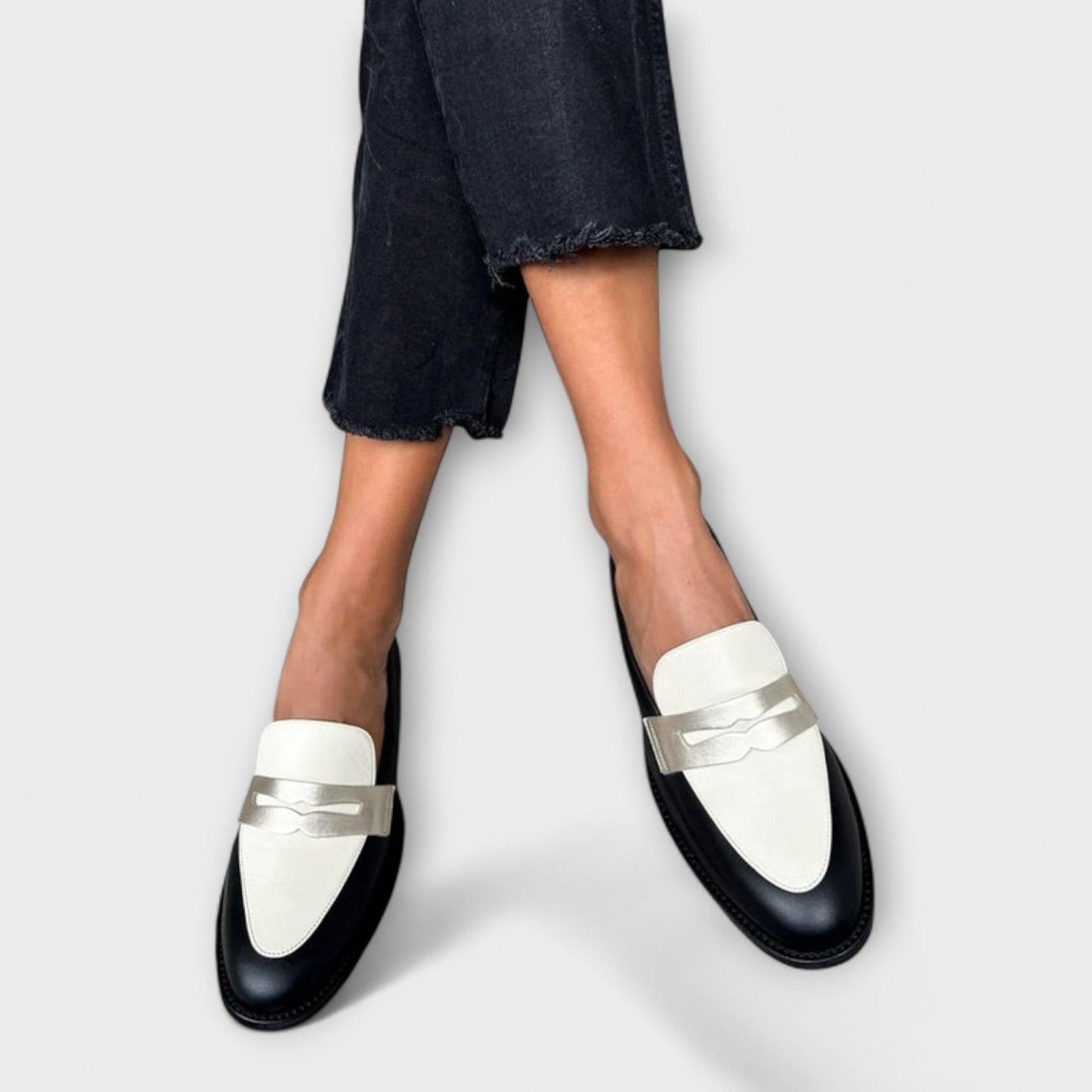 mocassins noirs en cuir avec brillance métallique pour un confort élégant