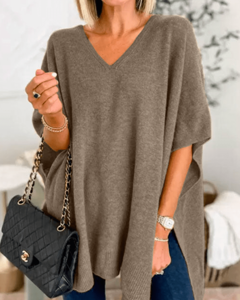 Poncho en laine douce, décolleté en V et coupe confortable pour l'hiver