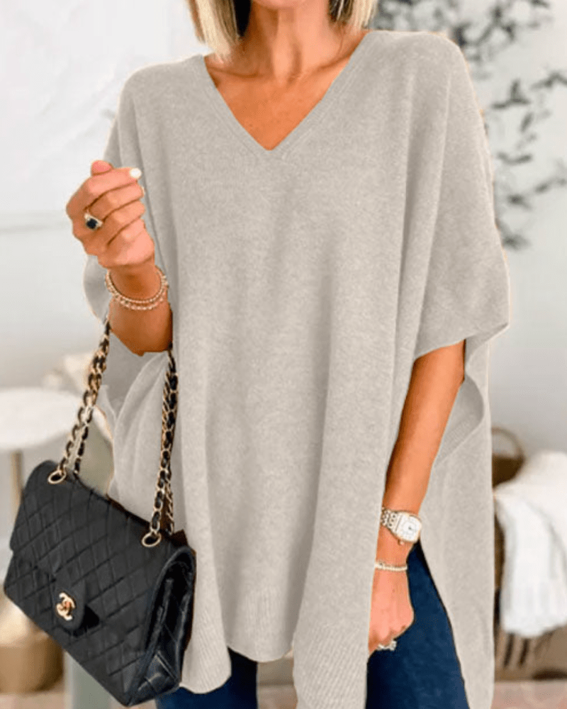 Poncho en laine douce, décolleté en V et coupe confortable pour l'hiver