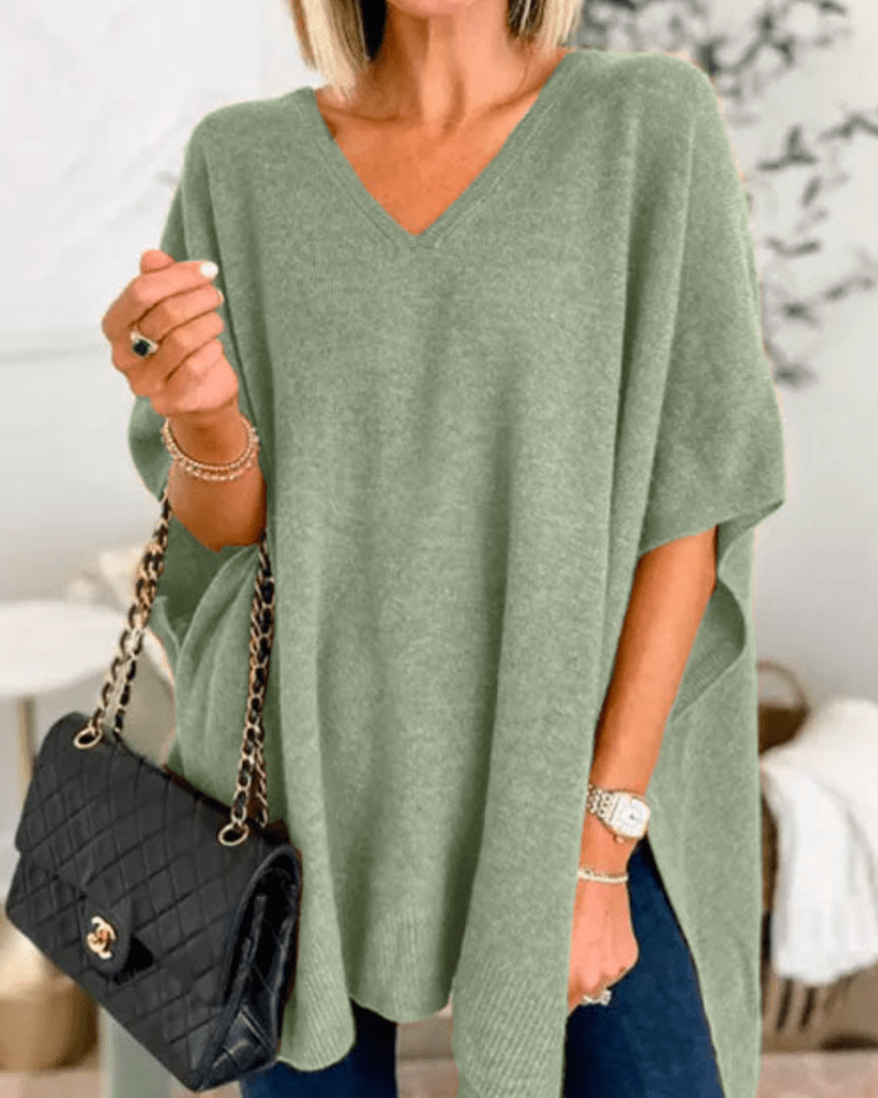Poncho en laine douce, décolleté en V et coupe confortable pour l'hiver