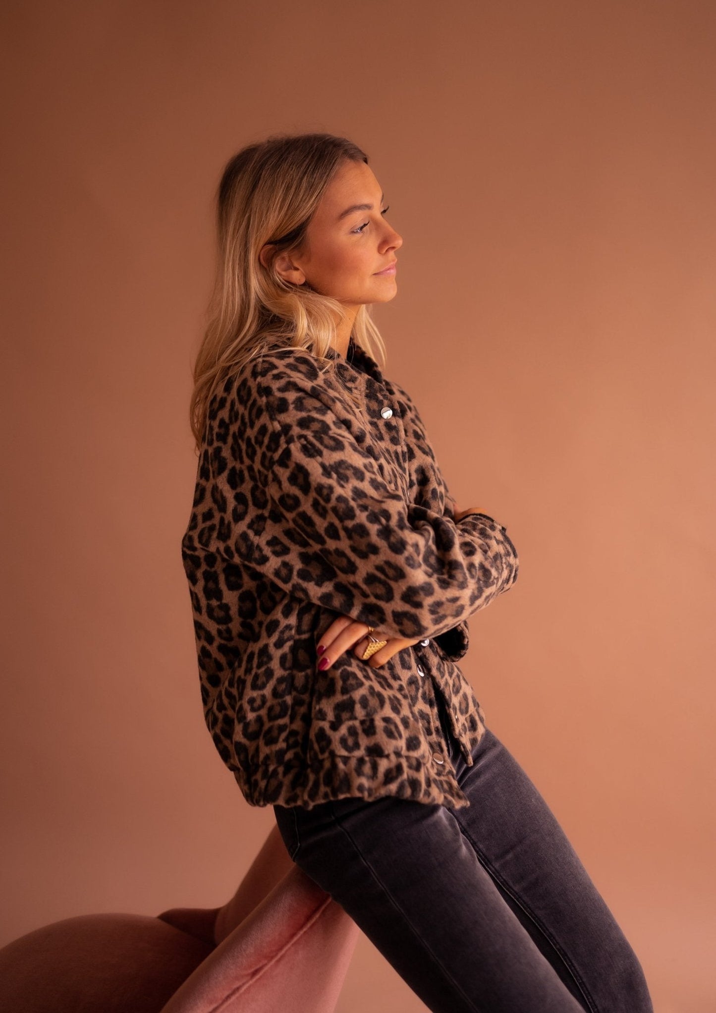 blazer élégant en tissu doux avec motif léopard pour un style affirmé