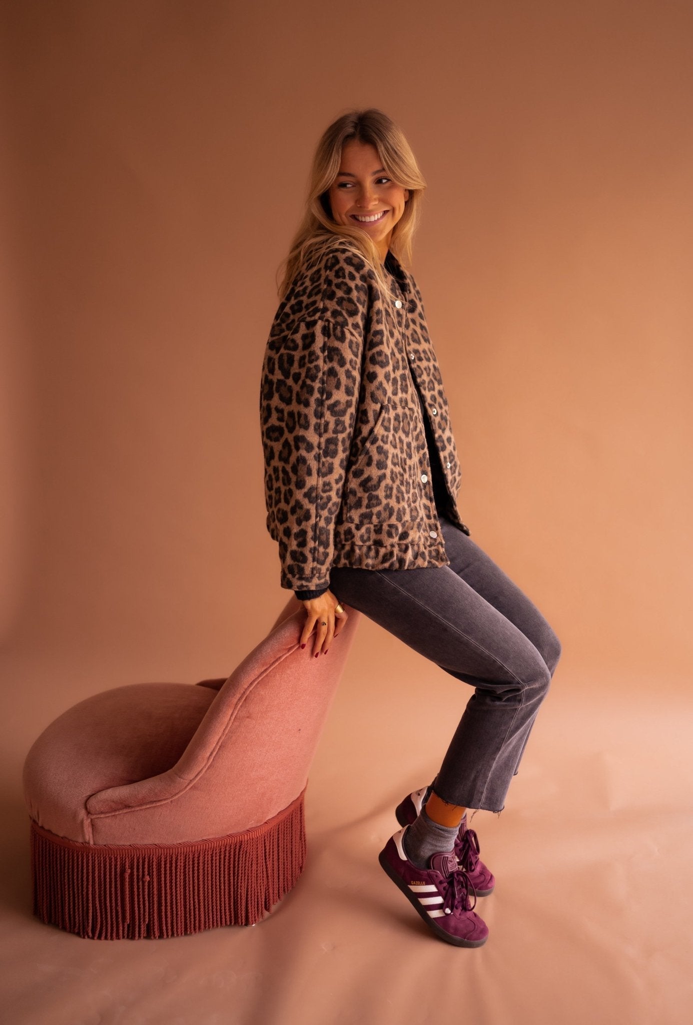 blazer élégant en tissu doux avec motif léopard pour un style affirmé