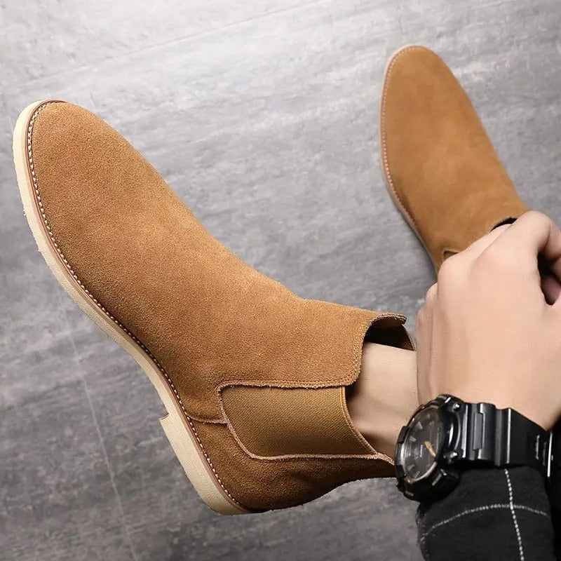 bottes chelsea en daim, élégance intemporelle et confort assuré