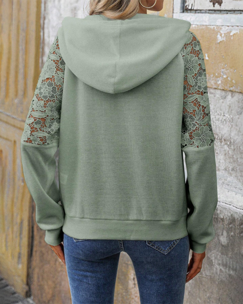 Hoodie en dentelle doux, décolleté en V pour un confort élégant