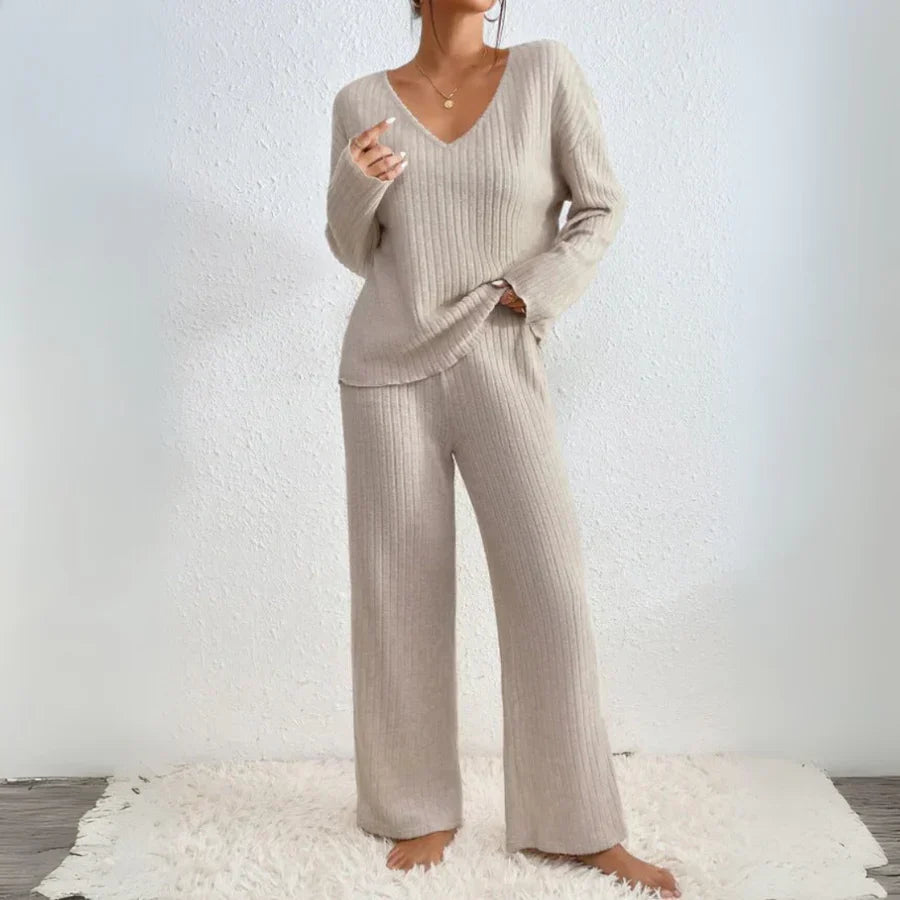 ensemble deux pièces en tissu confortable avec pantalon droit et top col en V