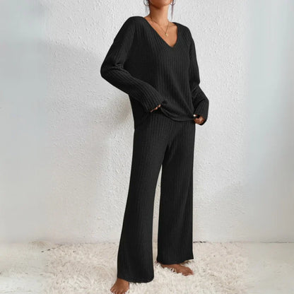 ensemble deux pièces en tissu confortable avec pantalon droit et top col en V