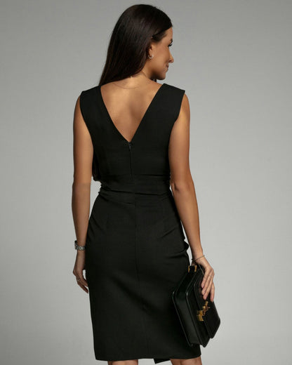 robe ajustée en tissu doux avec décolleté en V pour un confort élégant