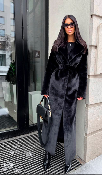 manteau en faux fourrure avec doublure satinée pour un confort élégant