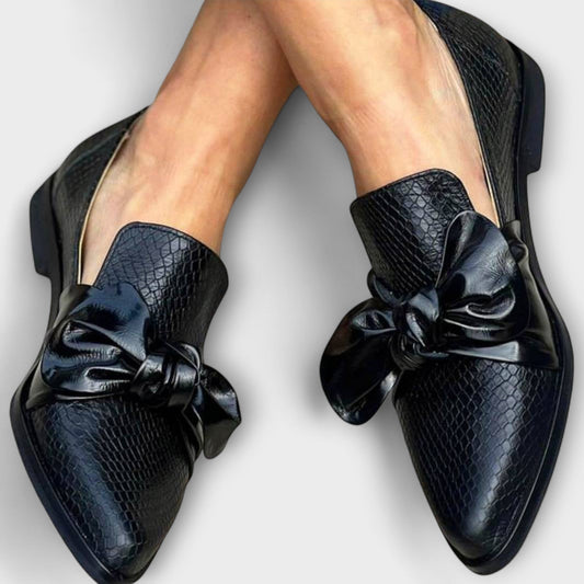 Mocassins en cuir avec détail nœud, confort et élégance intemporelle