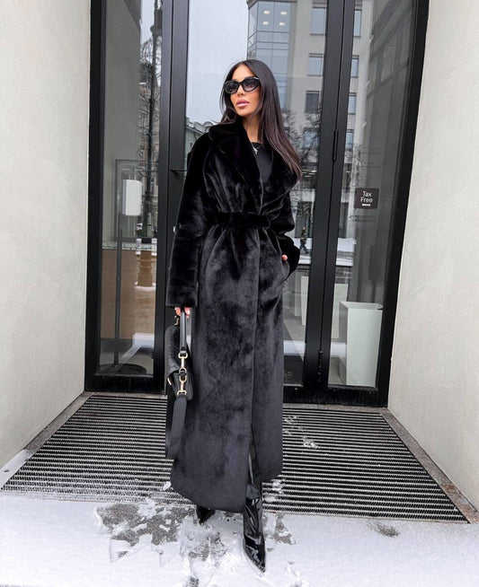 manteau en faux fourrure avec doublure satinée pour un confort élégant