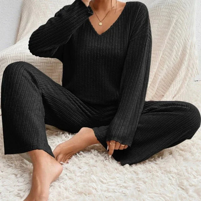 ensemble deux pièces en tissu confortable avec pantalon droit et top col en V