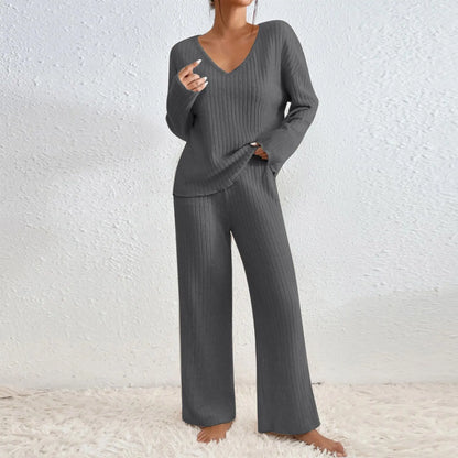 ensemble deux pièces en tissu confortable avec pantalon droit et top col en V