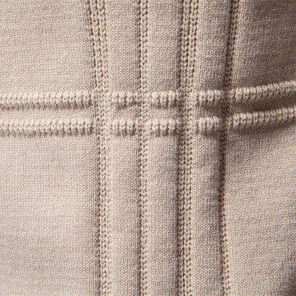 pull élégant en laine à motif à carreaux pour un confort automnal