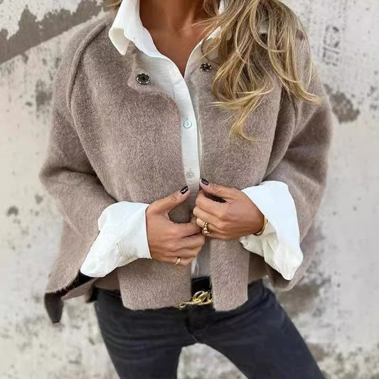 Veste courte en tissu de qualité avec manches évasées pour le confort