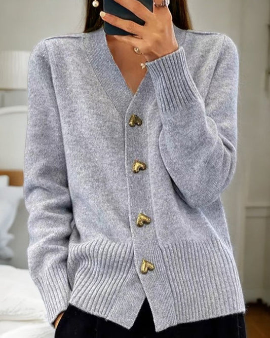 Pull en laine de qualité avec boutons cœur, confort d'automne